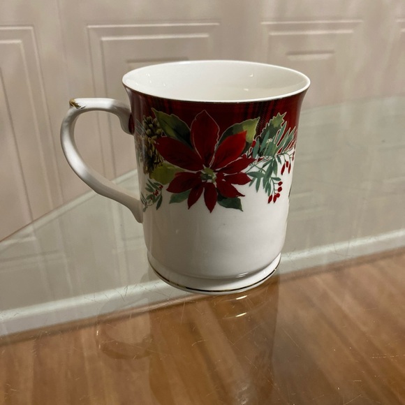 GRACE TEAWARE CHRISTMAS HOLIDAY POINSETTIA COFFEE CUP MUG - - NEW - Picture 5 of 5